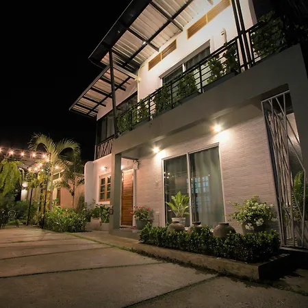 Casa Malee Hotel